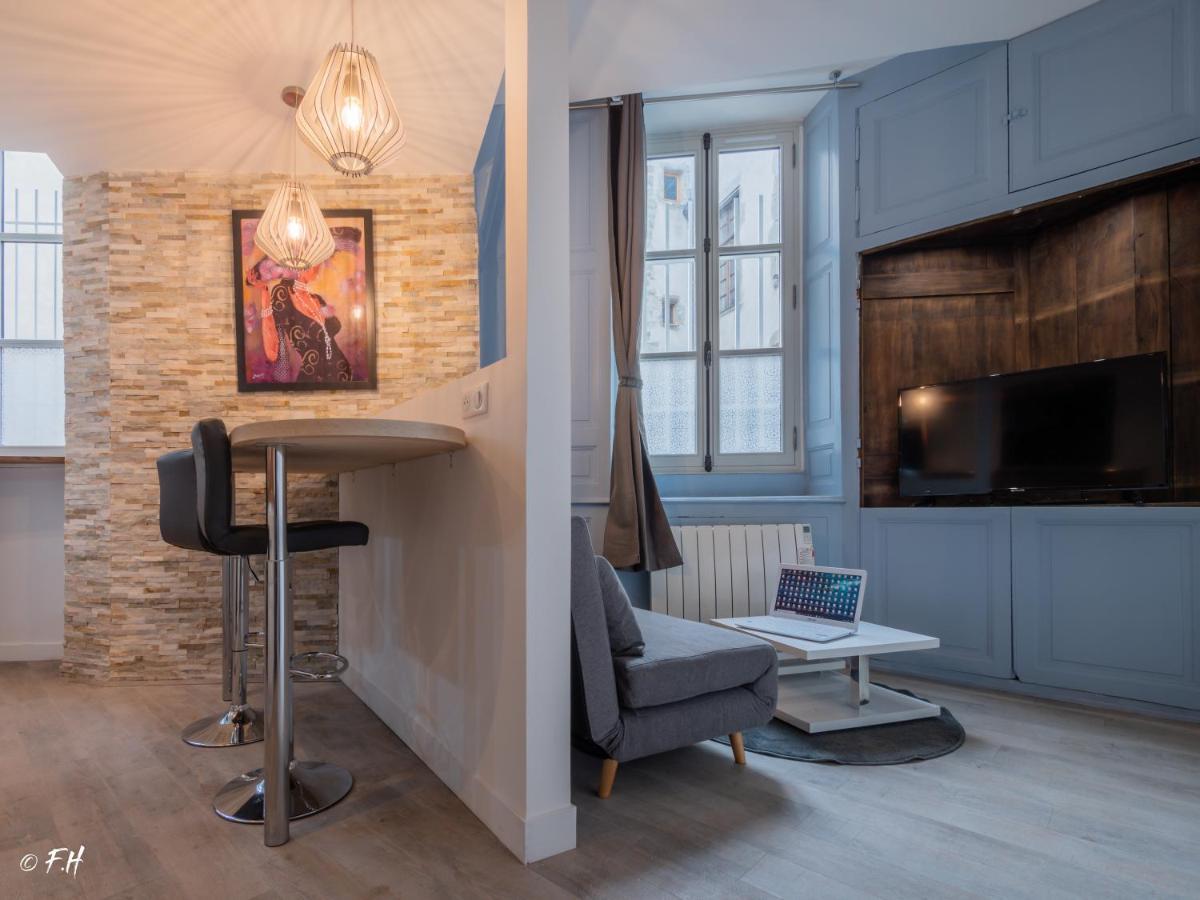 Le Vieux Laval Apartment Laval  Luaran gambar
